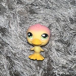 LPS Duck #1002 ! In great condition! Needs a good home💗 message for questions!